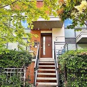 Pensión In Downtown, Toronto