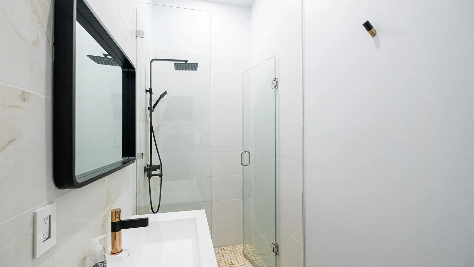 Homestay Queen Loft In Nature Toronto Canada